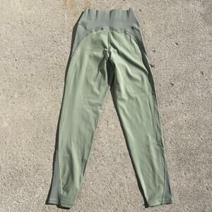 Aerie Offline Sage Green Leggings Ribbed Compression Athletic Wear L